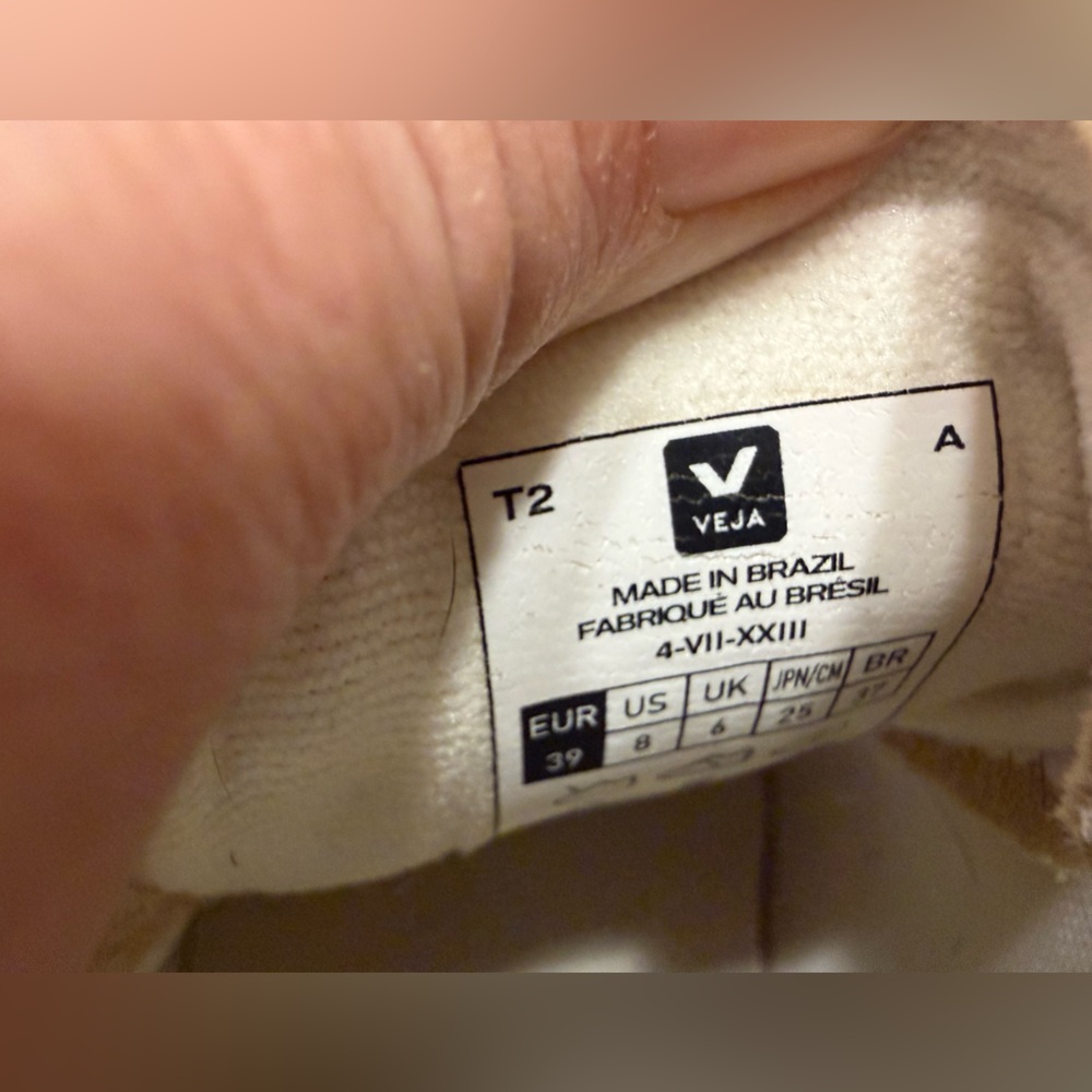 Veja ChromeFree Recife Sneakers size 39 - Anthropologie gold and white - Picture 11 of 13